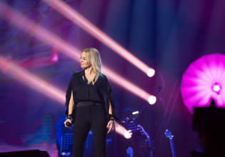 Σπίτι με το MEGA – Με ένα «Μυστικό» ξεκίνησε η μουσική βραδιά της Πέγκυς Ζήνα