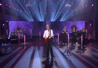 O Κώστας Τουρνάς «Ανάβει φωτιά» στο Σπίτι με το MEGA