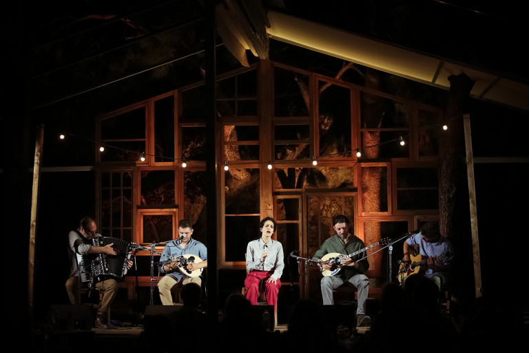 Η υπέροχη Χριστίνα Μαξούρη φέρνει «Τα τραγούδια της Σωτηρίας» στο Χαμάμ