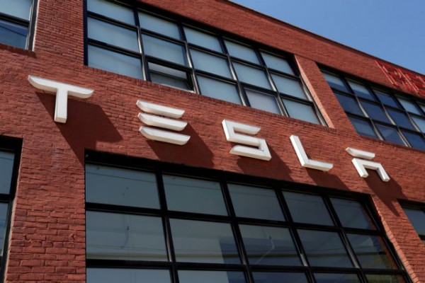 Tesla – Ανοίγει το δίκτυο φόρτισης και σε οχήματα άλλων εταιρειών
