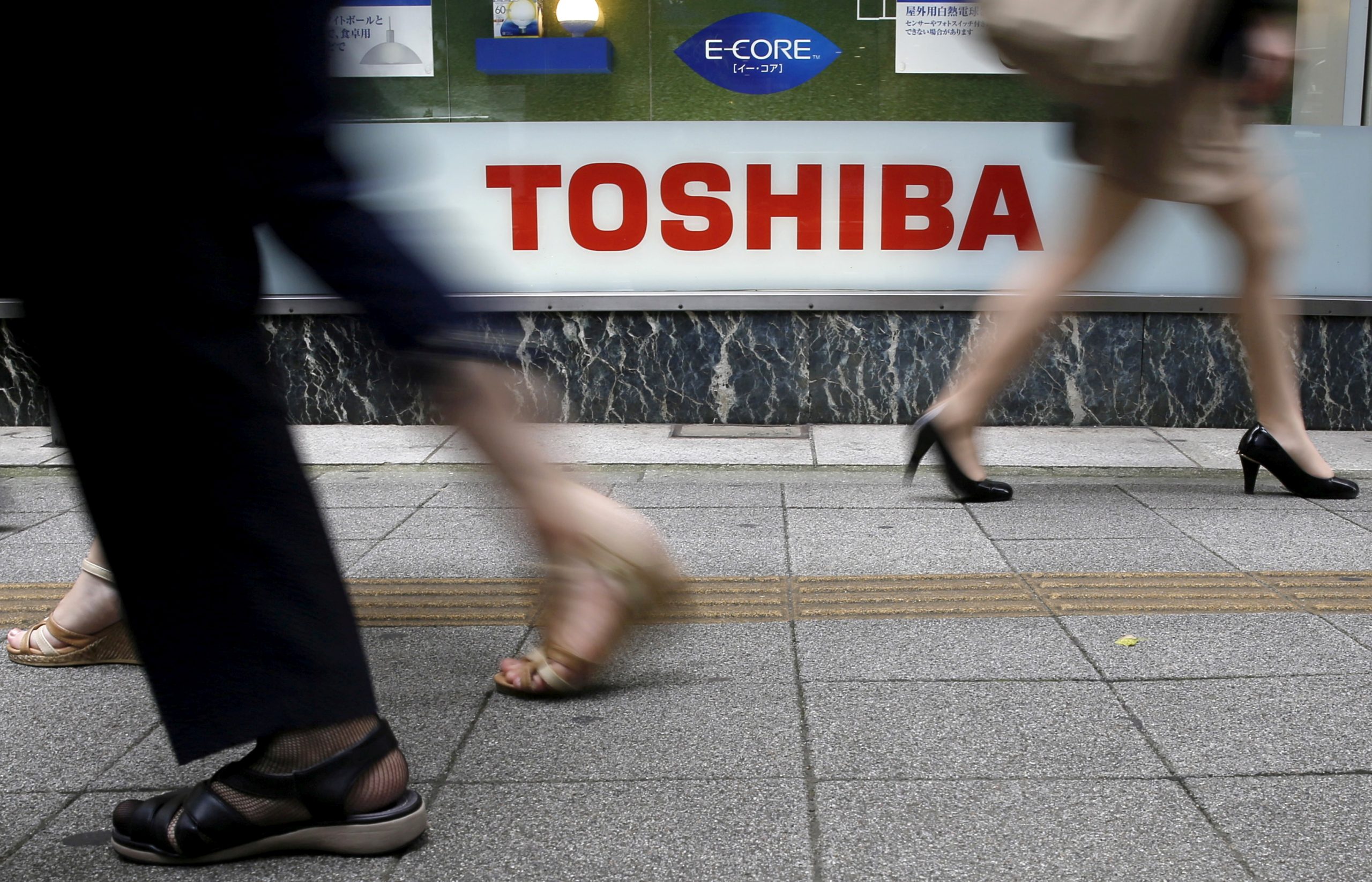 H Toshiba σπάει σε τρεις εταιρείες