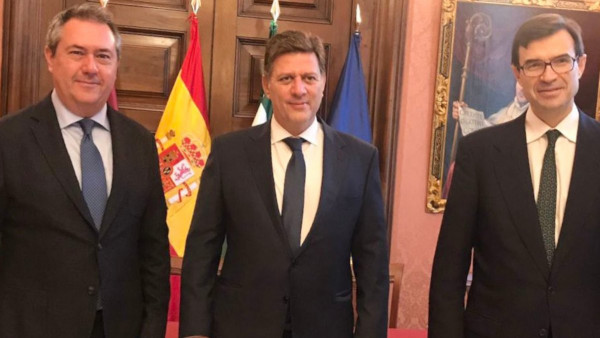 Varvitsiotis slams Turkey-Spain defence deal in talks with Spanish counterpart