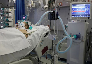 Κοροναϊός – Σχέδιο για επίταξη γιατρών σε περιοχές που πιέζονται και έξτρα κλίνες Covid – Τι εξετάζεται