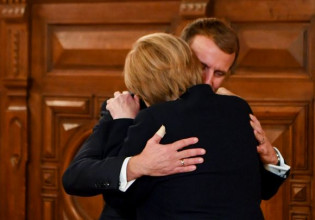 «Ευχαριστώ που ήσουν υπομονετική μαζί μου» – Η γιορτή που έστησε ο Μακρόν για το αντίο στη Μέρκελ