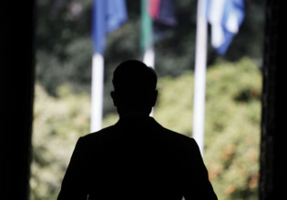 Κοροναϊός – Ποια χώρα περικόπτει τον μισθό ανεμβολίαστων βουλευτών