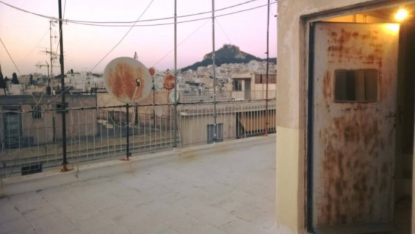 Καλλιθέα – Επεισοδιακή καταδίωξη οπλισμένου διαρρήκτη σε ταράτσες πολυκατοικιών