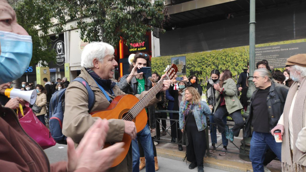 Πολυτεχνείο  – Ο γερμανός φίλος του Μίκη Θεοδωράκη αποτίει φόρο τιμής στους αγωνιστές και τα θύματα