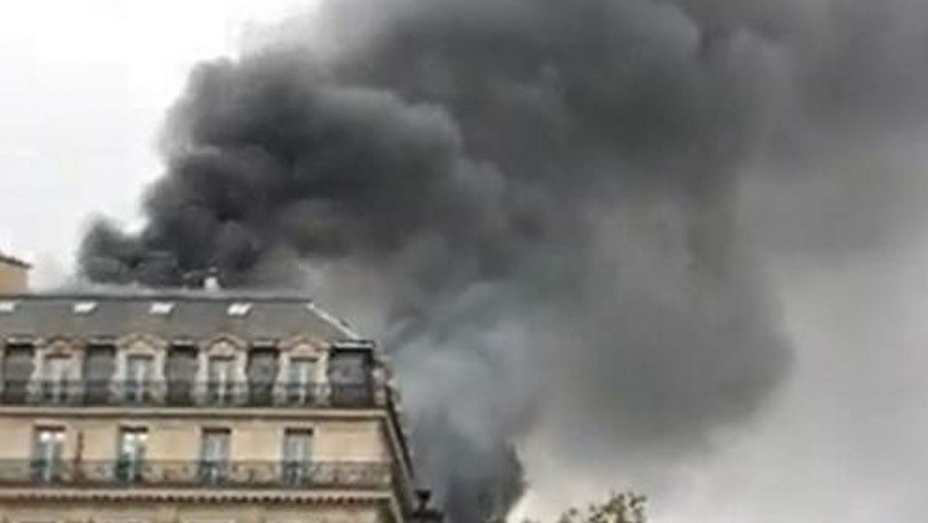 Μεγάλη φωτιά σε κτίριο στο Παρίσι