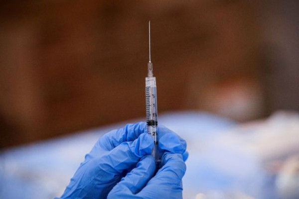 Κοροναϊός – Πόσο μειώνει την πιθανότητα μόλυνσης η τρίτη δόση εμβολίου – Τι έδειξε έρευνα