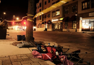 Ουασκόνσιν – Βίντεο ντοκουμέντο – Η στιγμή που το SUV πέφτει πάνω στην παρέλαση