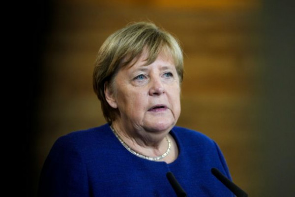 Γερμανία – Ο σύζυγος της Μέρκελ επικρίνει την «τεμπελιά» των Γερμανών που δεν εμβολιάζονται