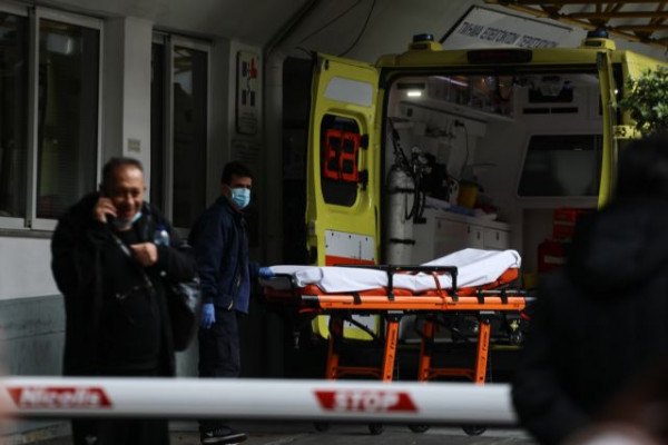 Κοροναϊός – Τραγική η κατάσταση στα νοσοκομεία – Διασωληνωμένους ασθενείς εκτός ΜΕΘ, καταγγέλλει η ΠΟΕΔΗΝ