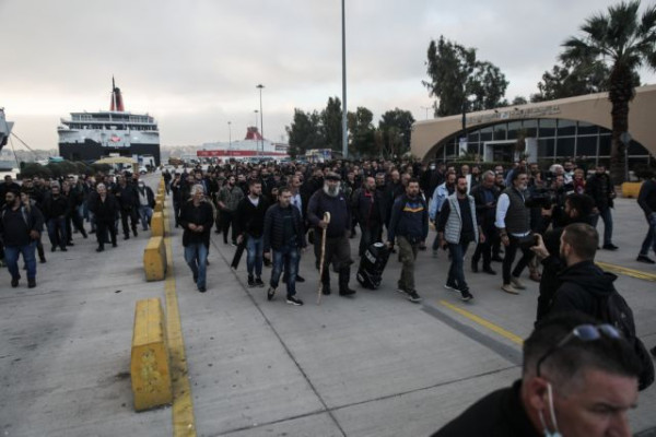 «Απόβαση» αγροτών από την Κρήτη στην Αθήνα – Συγκέντρωση έξω από το υπουργείο