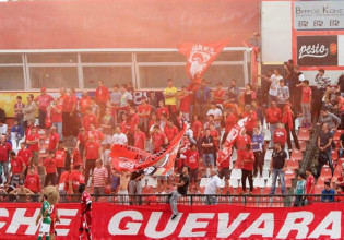 Οι οργανωμένοι του Πανσερραϊκού αποθέωσαν παίκτη της Καβάλας που έδινε για πτυχίο