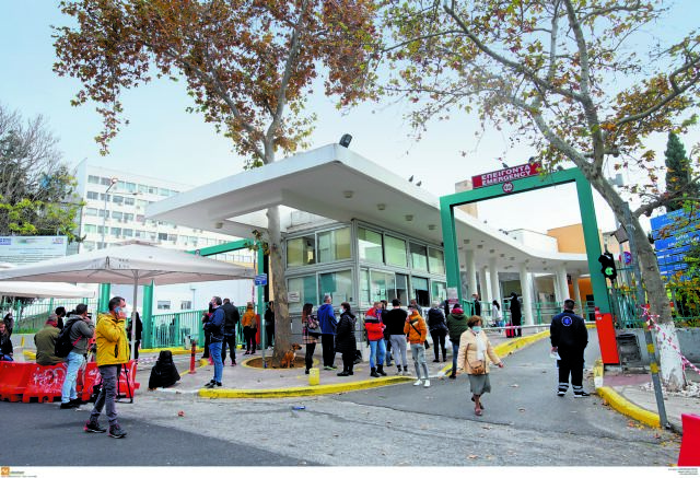 Κοροναϊός – «Τάγματα» αρνητών εισβάλλουν στα νοσοκομεία – Σοκαριστικές καταγγελίες