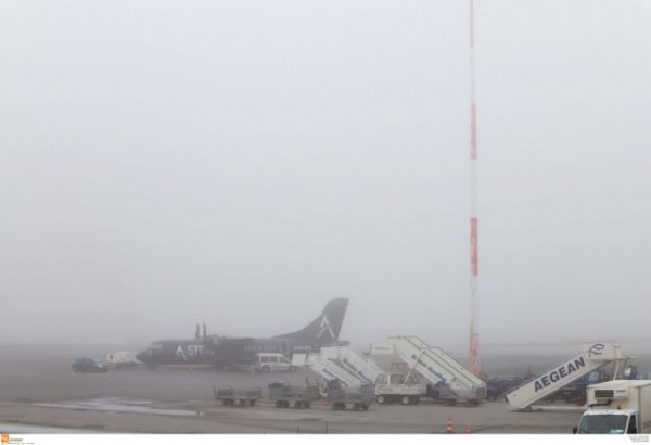 Πυκνή ομίχλη «σκέπασε» την Αθήνα και άλλες περιοχές της χώρας – Προβλήματα σε πτήσεις