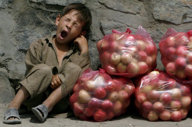 Αφγανιστάν – Εκατομμύρια παιδιά κινδυνεύουν να πεθάνουν από οξύ υποσιτισμό