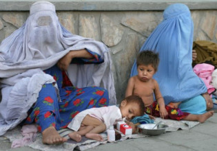 Αφγανιστάν – Γονείς παντρεύουν κορίτσια, ακόμα και μωρά, με αντάλλαγμα χρήματα για να γλιτώσουν τη λιμοκτονία