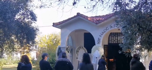 Θρήνος στην κηδεία της άτυχης μαραθωνοδρόμου – Συγγενείς και φίλοι την αποχαιρετούν