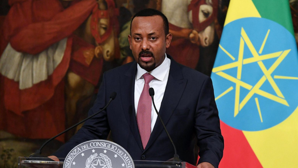 Αιθιοπία – Ο πρωθυπουργός πήρε… το όπλο του και έφυγε για το μέτωπο