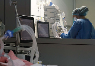 Οικονόμου – Επίταξη ιδιωτών γιατρών αρχές της εβδομάδας αν δεν ανταποκριθούν