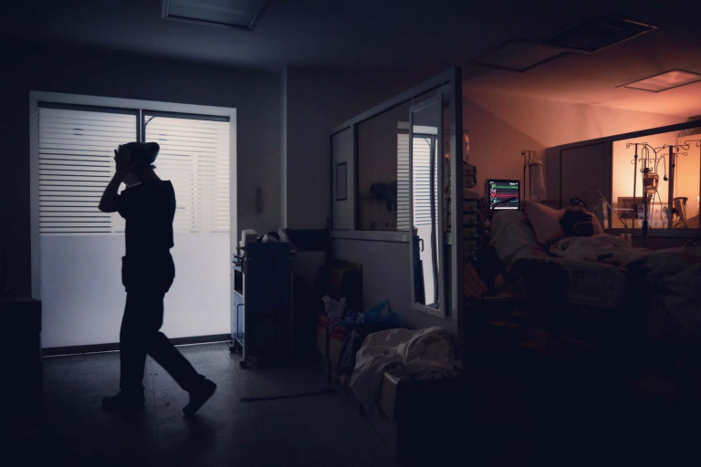 Κοροναϊός - Δραματική αύξηση ενεργών κρουσμάτων - Διπλασιάστηκαν οι νοσηλείες ασθενών