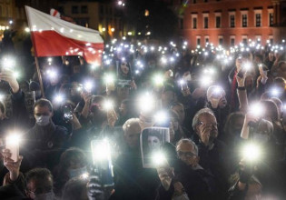 Στους δρόμους υπέρ των αμβλώσεων οι Πολωνέζες
