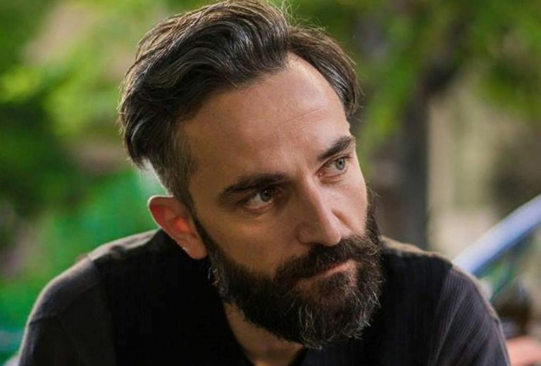 Άρης Σερβετάλης – Οργή ηθοποιών για την απόφαση να «κατεβάσει» τον Ρινόκερο – «Αναμένουμε δήλωση για το Άγιο Όρος»