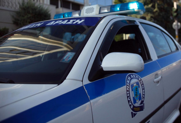 Αστυνομικοί να δέρνονται