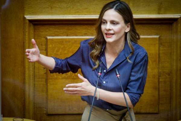 Αχτσιόγλου – Σε συνθήκες εκτίναξης του πληθωρισμού η εξαγγελία Μητσοτάκη για αύξηση στον κατώτατο μισθό το 2022 είναι κοροϊδία