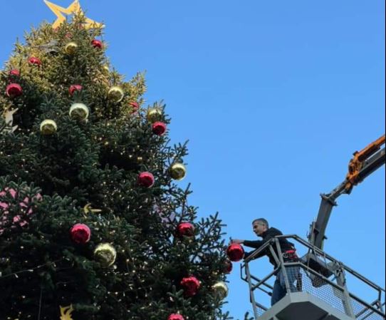 Κώστας Μπακογιάννης – Εβαλε τη τελευταία μπάλα στο δέντρο στο Σύνταγμα