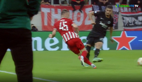 Ζήτησαν συγγνώμη οι διαιτητές από τον Ολυμπιακό – Για 20 λεπτά δεν δούλευε το VAR και η Άιντραχτ γλίτωσε την κόκκινη