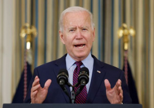 Μπάιντεν – Μόλις στο 42% η δημοτικότητα του αμερικανού προέδρου