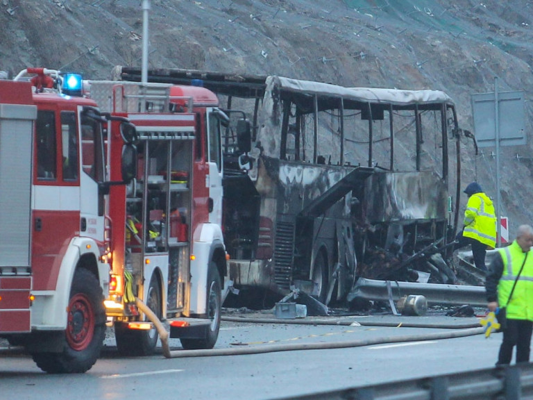 Βουλγαρία - Εντοπίστηκε ακόμα ένα πτώμα μέσα στο απανθρακωμένο λεωφορείο