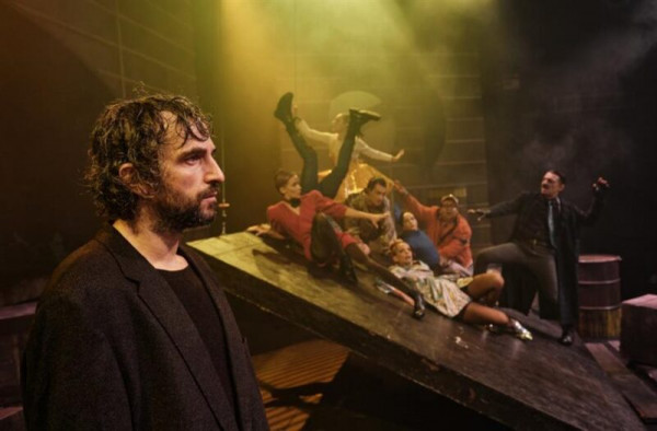 Ρινόκερος – H ανακοίνωση των ηθοποιών μετά την αποχώρηση του Άρη Σερβετάλη