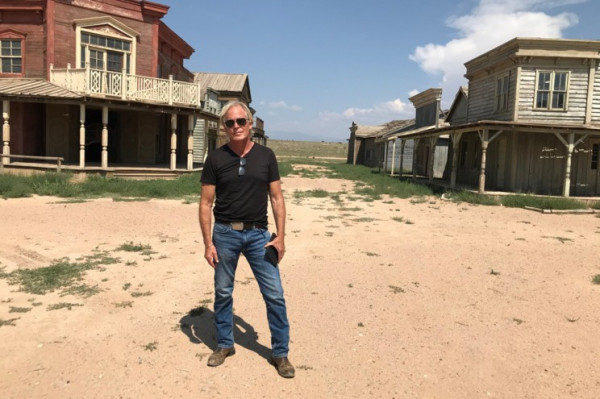 Άλεκ Μπάλντουιν – «Έσπασε» τη σιωπή του ο βοηθός σκηνοθέτη που έδωσε το όπλο στον ηθοποιό