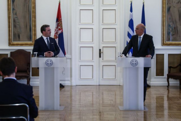 Δένδιας και Σελάκοβιτς συζήτησαν για στρατιωτική συνεργασία Ελλάδας και Σερβίας – Το μήνυμα στη Β. Μακεδονία για τις Πρέσπες