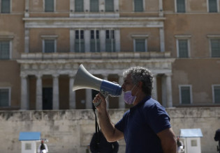 Συλλαλητήριο του ΠΑΜΕ στο Σύνταγμα το απόγευμα