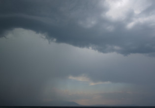 Καιρός – Βροχές, καταιγίδες και χιόνια την Τρίτη – Άνεμοι έως 9 μποφόρ