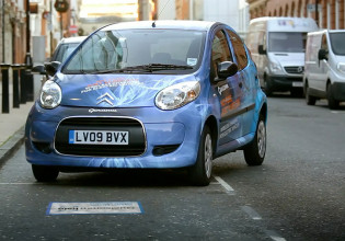 Ηλεκτροκίνηση – Επαγωγικοί φορτιστές στο οδόστρωμα καταργούν τα καλώδια