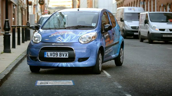 Ηλεκτροκίνηση – Επαγωγικοί φορτιστές στο οδόστρωμα καταργούν τα καλώδια