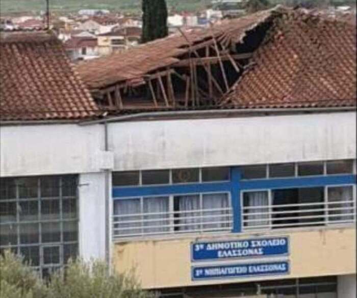 Ελασσόνα – Κατέρρευσε η στέγη σε σχολείο [Εικόνες]