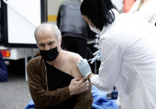 Κοροναϊός – Χαμηλά τα ποσοστά εμβολιασμού στους πολίτες άνω των 60 ετών στην Ελλάδα – Τα στοιχεία για Πορτογαλία, Δανία, Σουηδία