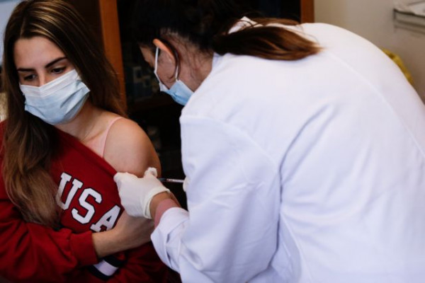 Μελέτη – κοροναϊός – Δείτε με αριθμούς πόσο μας προστατεύουν τα εμβόλια από βαριά νόσο