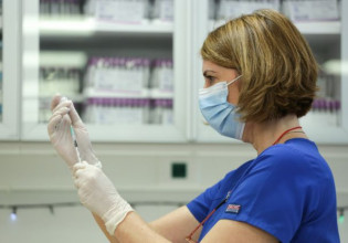 Η «προοδευτική παράταξη» πιέζει για επέκταση των υποχρεωτικών εμβολιασμών – Πρόταση βόμβα από Φίλη
