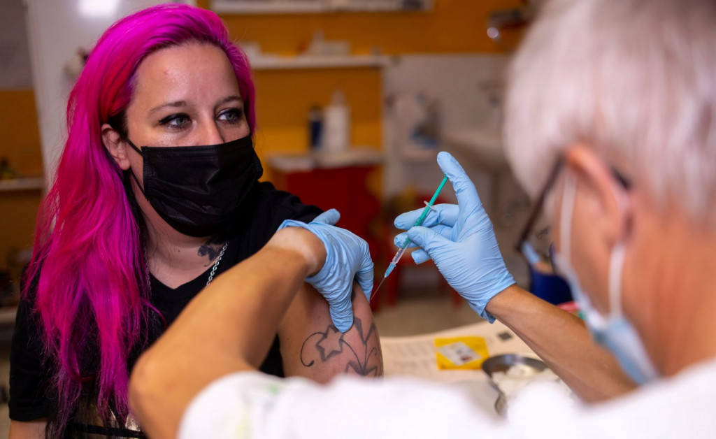 Παραλλαγή Όμικρον – Ψυχραιμία και ετοιμότητα για να κερδίσουμε χρόνο μέχρι να την αποκωδικοποιήσουν οι επιστήμονες