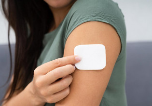 Εμβόλιο – κοροναϊός – Πειραματικό δερματικό επίθεμα φαίνεται πιο αποτελεσματικό από τις ενέσεις