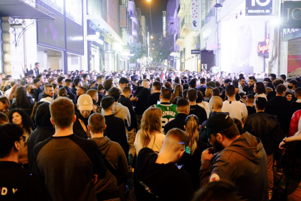 Κοροναϊός – 40.000 κρούσματα σε έξι μέρες – Να μην χρειαστεί να επιλέγουμε ασθενείς, λένε οι γιατροί