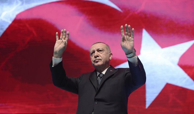 FT - Μπορεί η προβληματική οικονομία της Τουρκίας να εκθρονίσει τον Ερντογάν;