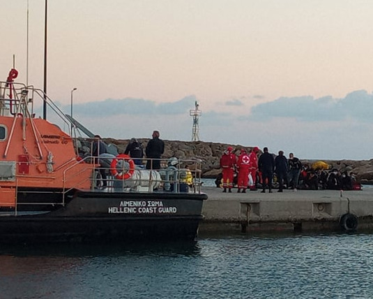 Κρήτη - Ένας νεκρός κι ένας τραυματίας - Διασώθηκαν 67 μετανάστες